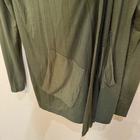 JM Fleurette Army Green Open Front Cardigan | One Size Fits Like Large - Picture 4 of 5